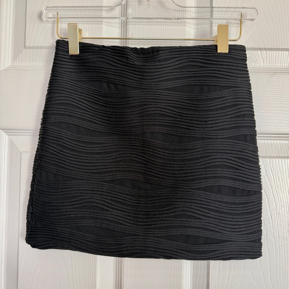 Black Textured Wavy Stripes Mini Skirt